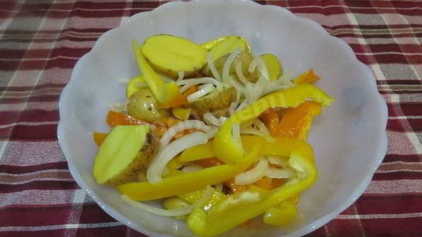 картошка с грудкой куриной в томатно-сырном соусе