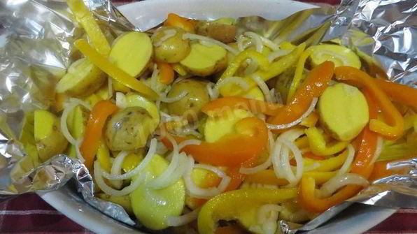 картошка с грудкой куриной в томатно-сырном соусе