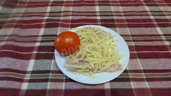 картошка с грудкой куриной в томатно-сырном соусе