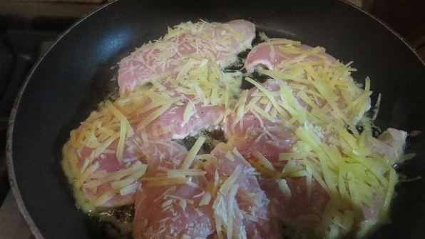 картошка с грудкой куриной в томатно-сырном соусе