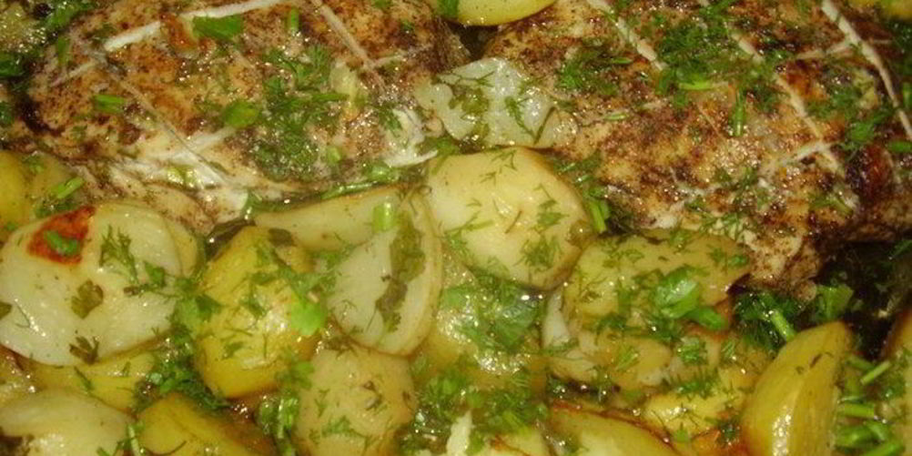 Рецепт картошка с куриной грудкой , зеленью и пряными травами