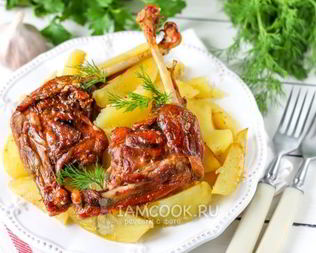 Картошка с уткой в фольге в духовке