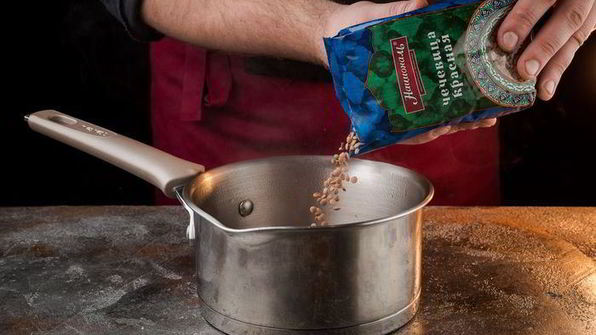 красная чечевица с томатами и шпинатом