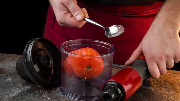 красная чечевица с томатами и шпинатом