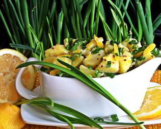 Лимонный картофель с луком