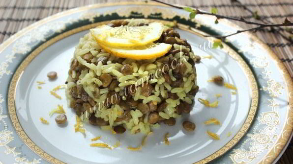 лимонный рис, жареный с чечевицей