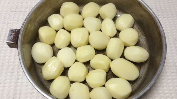 молодой картофель под сметанным соусом