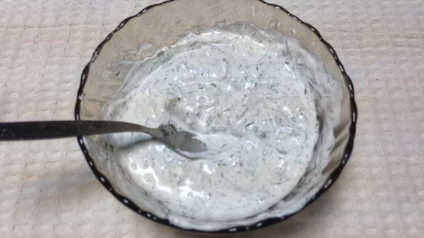 молодой картофель под сметанным соусом