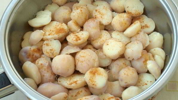 молодой картофель с фасолью и горчичным соусом