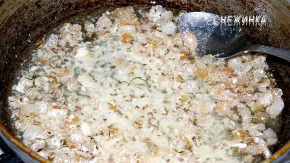 молодой картофель с укропом и сметанной заправкой