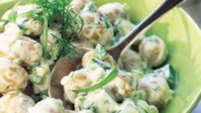 Молодой картофель со сметаной и зеленью