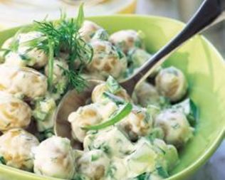 Молодой картофель со сметаной и зеленью