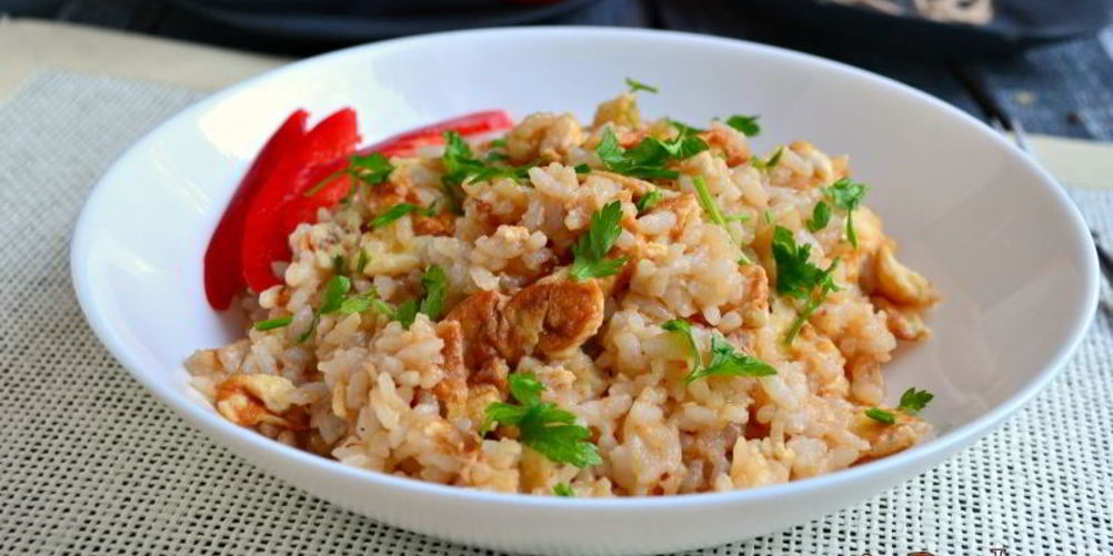 Рецепт острый рис с омлетом и соевым соусом