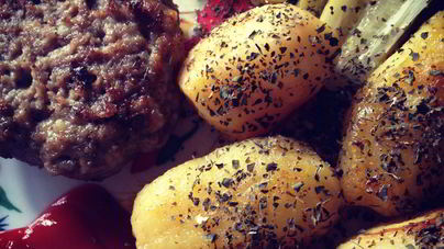 Отварной картофель с мясными ежиками