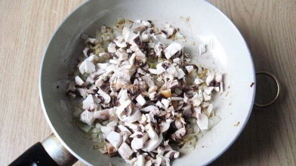 печеный картофель с грибами и сметаной