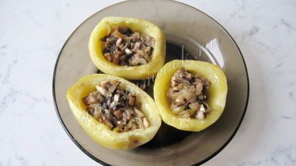 печеный картофель с грибами и сметаной