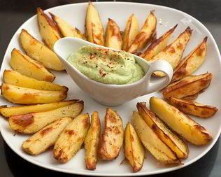 Печеный картофель с соусом из авокадо