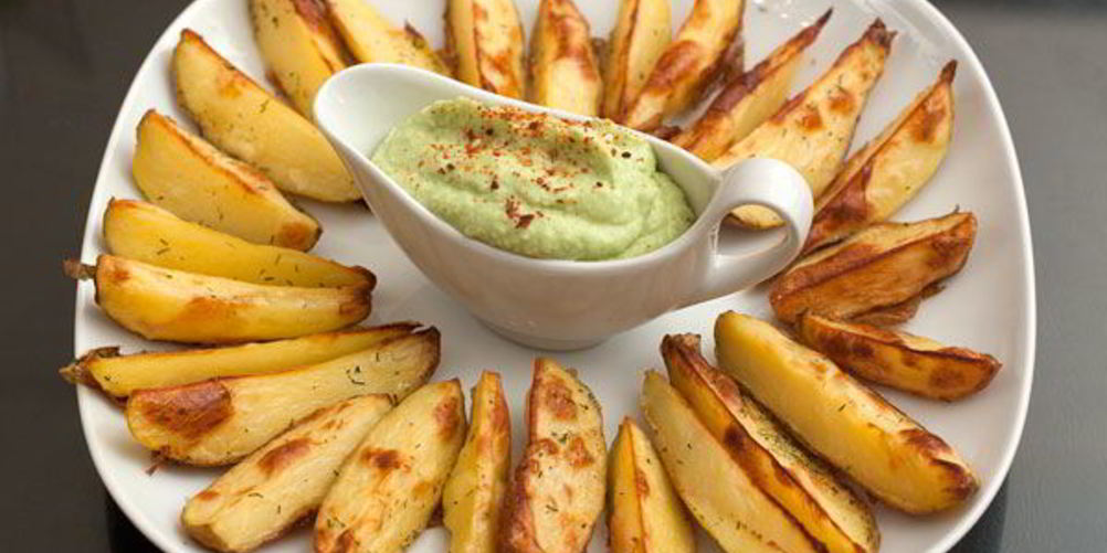 Рецепт печеный картофель с соусом из авокадо