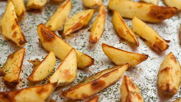 печеный картофель с соусом из авокадо