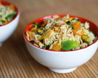 Пряный рис с фисташками