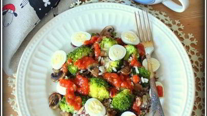 Рис с брокколи, грибами и перепелиными яйцами