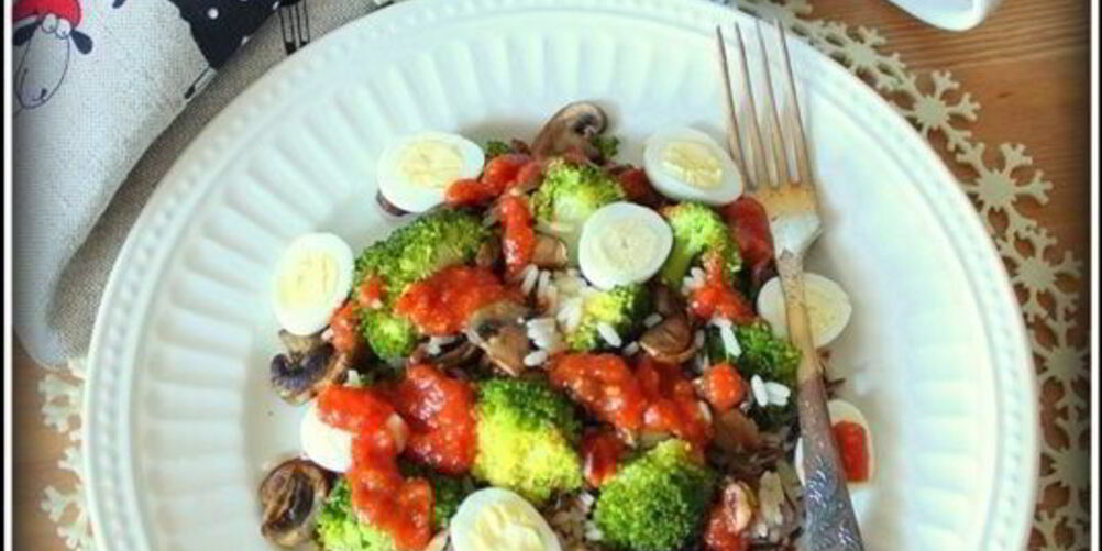 Рецепт рис с брокколи, грибами и перепелиными яйцами