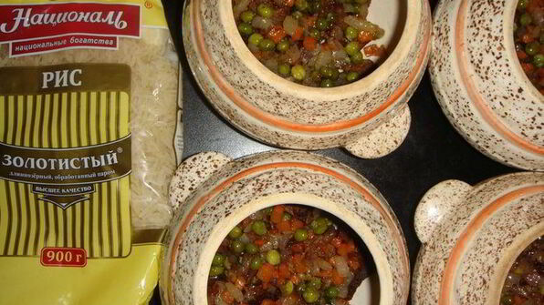 рис с говядиной в горшочках