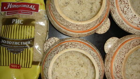 рис с говядиной в горшочках