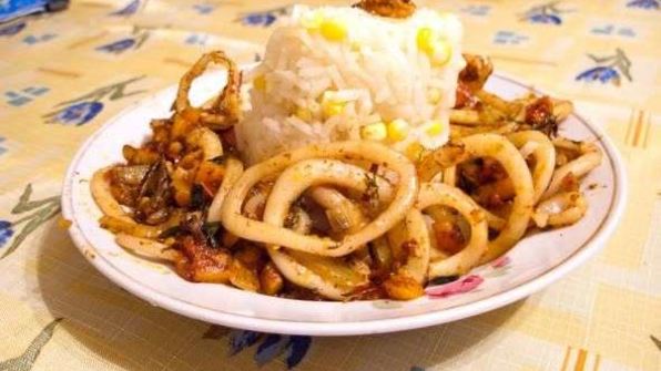 рис с креветками и кальмарами