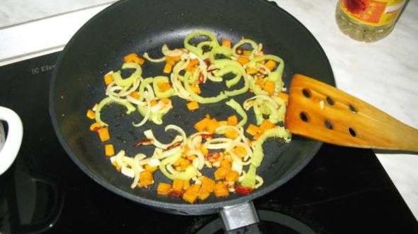 рис с креветками и кальмарами