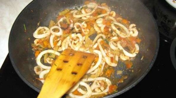 рис с креветками и кальмарами