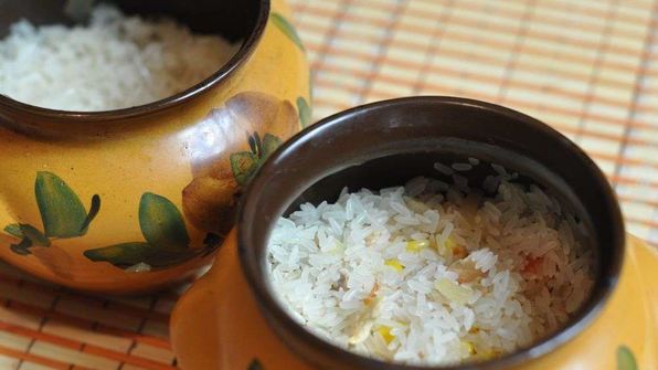 рис с курицей в горшочках