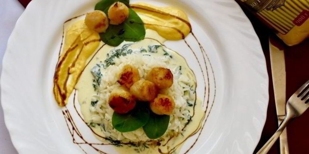 Рецепт рис с морскими гребешками и сливочно-апельсиновым соусом