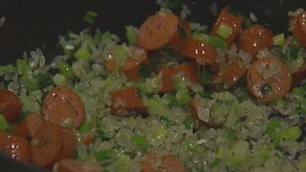 рис с острыми колбасками