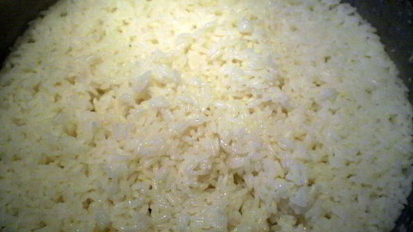 рис с яйцом и сладким соусом чили