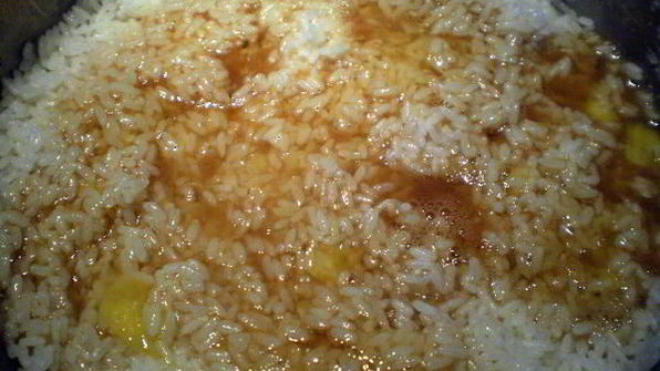 рис с яйцом и сладким соусом чили