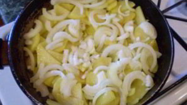 жареная картошка с луком
