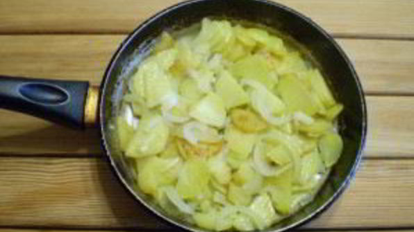 жареная картошка с луком