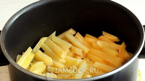 жареная картошка с помидорами