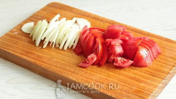 жареная картошка с помидорами