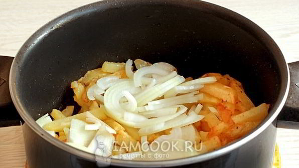 жареная картошка с помидорами