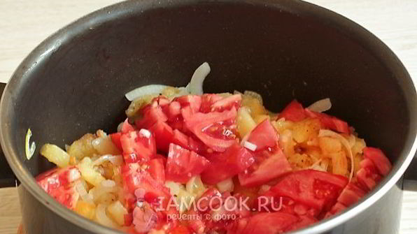 жареная картошка с помидорами