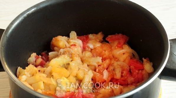 жареная картошка с помидорами