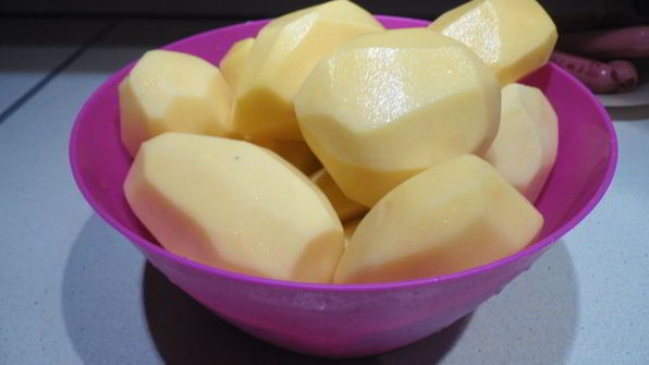 жареная картошка с сосисками