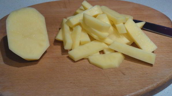 жареная картошка с сосисками