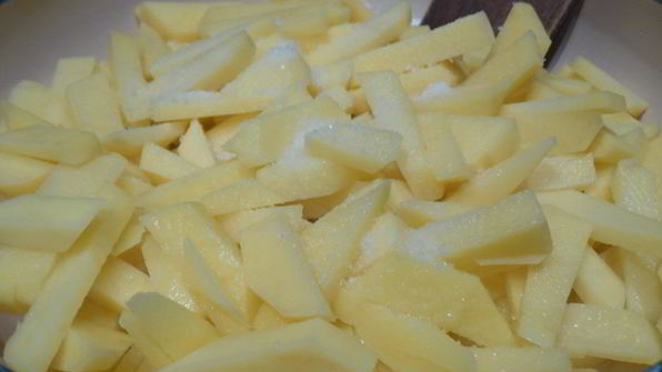 жареная картошка с сосисками