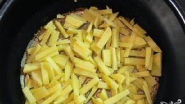 жареная картошка с вешенками в мультиварке