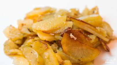 Жареный картофель с чесноком
