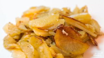 Жареный картофель с чесноком
