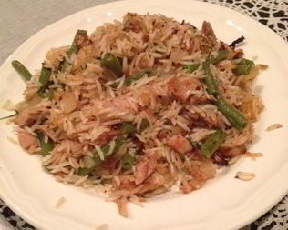 Жареный рис с консервированным тунцом